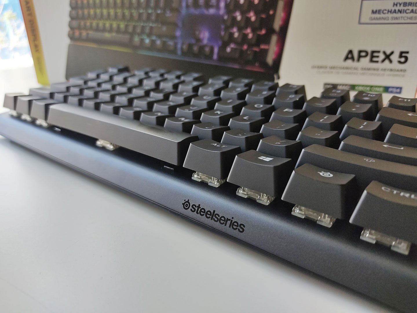 SteelSeries APEX 5 Hybrid Mechanical Keyboard Review Gadgets Middle East