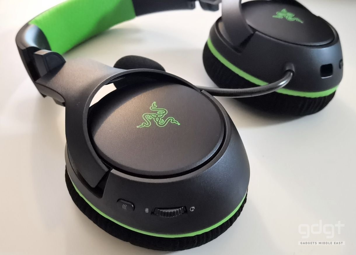 Razer Kaira Wireless Gaming Headset for Xbox Series X|S, Xbox One: Triforce  Titanium 50mm Drivers - Cardioid Mic - Breathable Memory Foam Ear Cushions