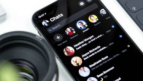 How to Disable or Enable Dark Mode on Facebook