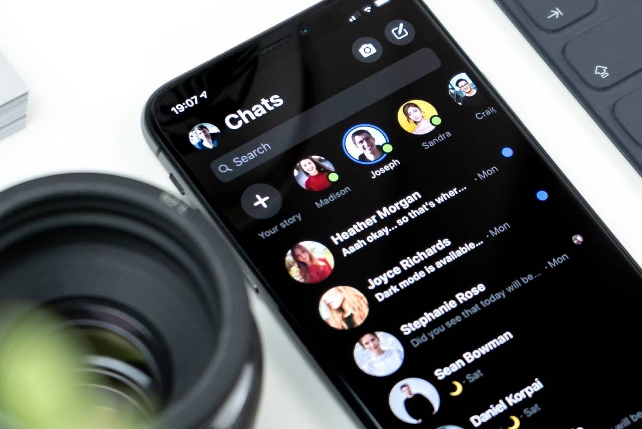 How to Disable or Enable Dark Mode on Facebook