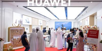 Two more Huawei Experience Stores open doors in the UAE