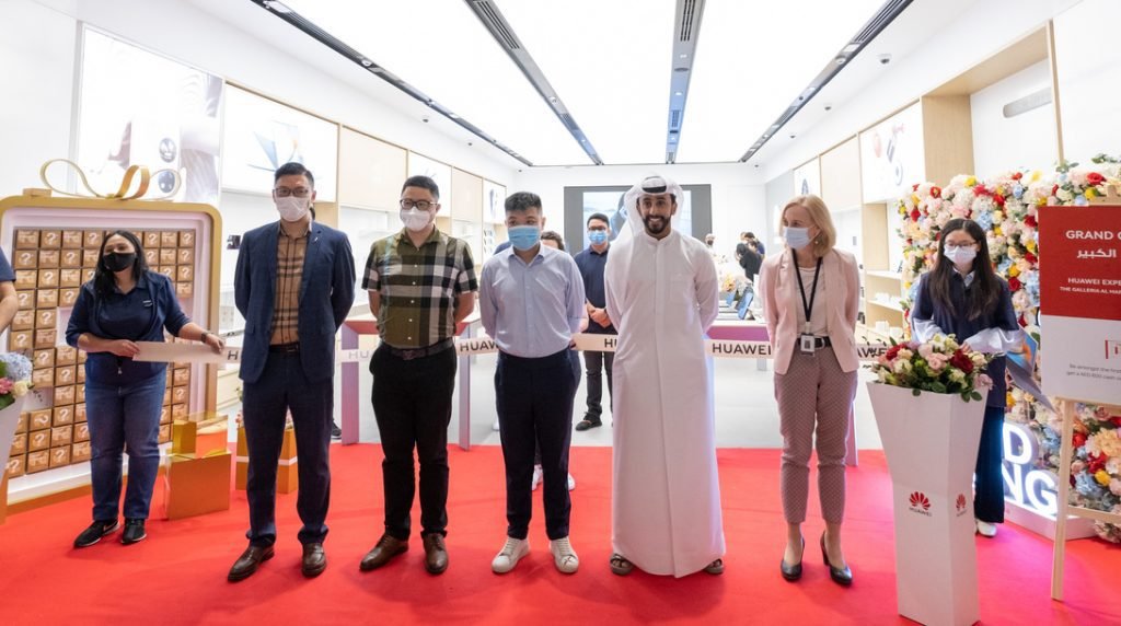 Two more Huawei Experience Stores open doors in the UAE