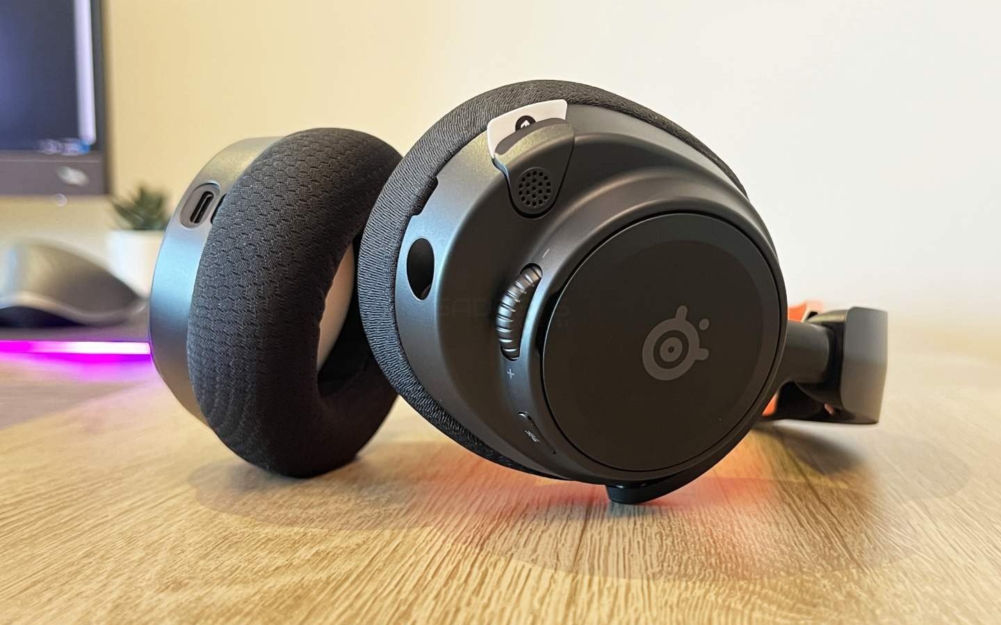 SteelSeries Arctics Nova 7 Wireless Review