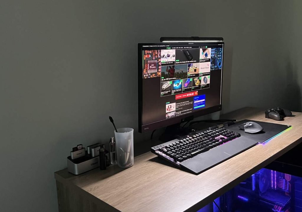 Review: BenQ ScreenBar Plus Ups Your Desktop Lighting Game