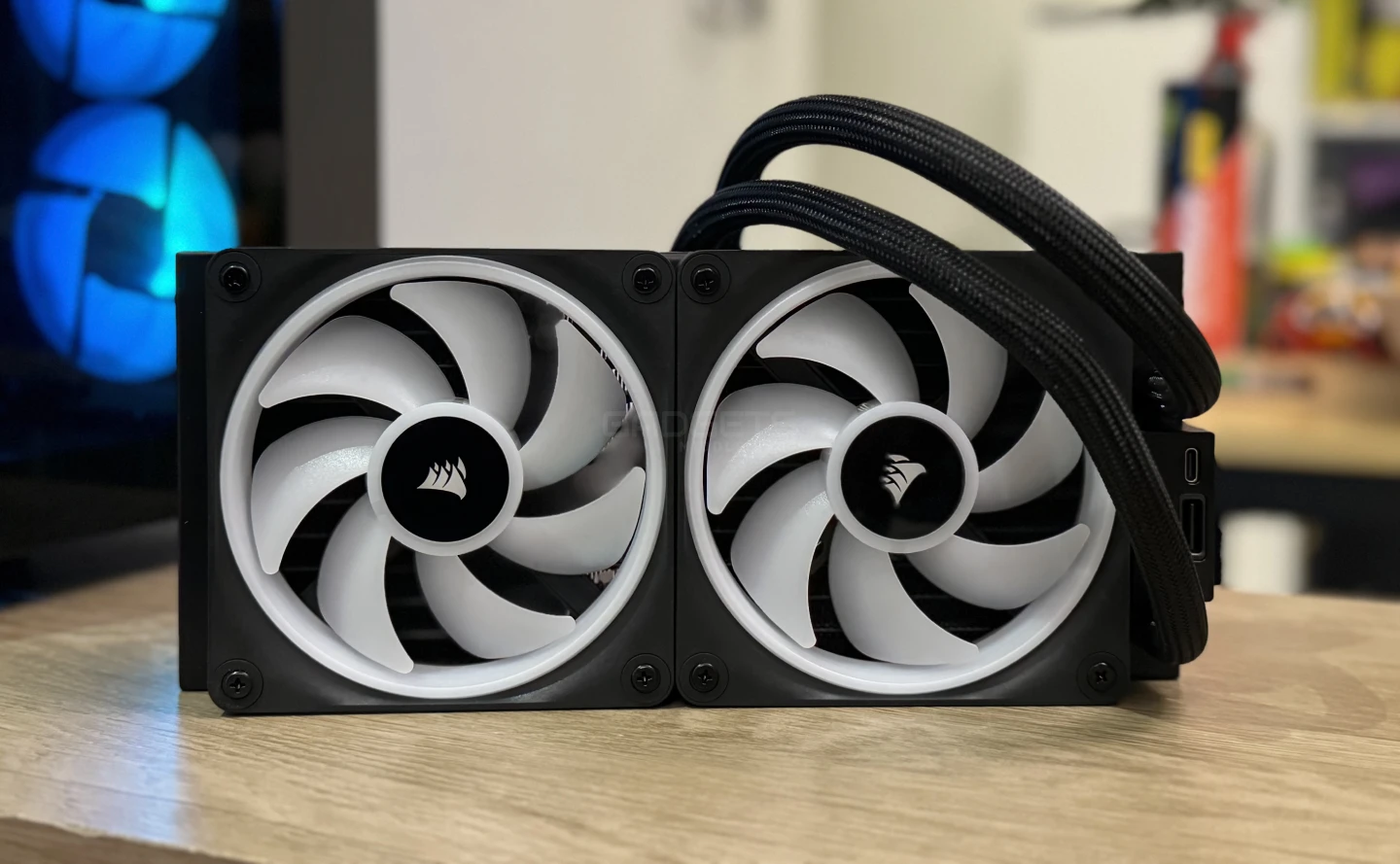 Corsair iCUE LINK H100i LCD Handson Review Gadgets Middle East