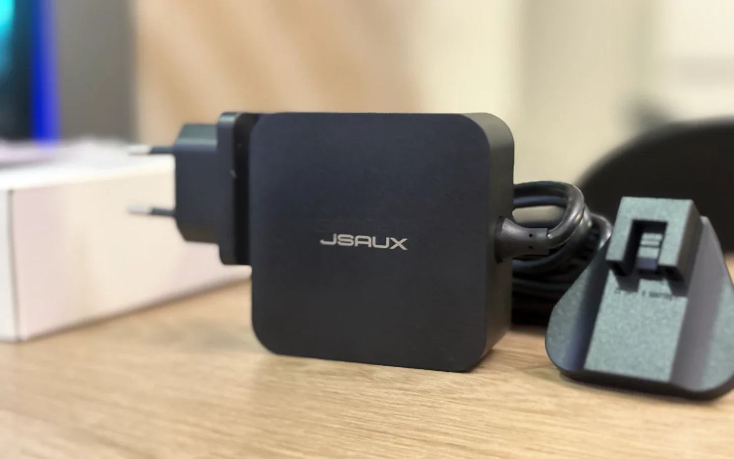 JSAUX 65W USB-C Foldable Charger Review