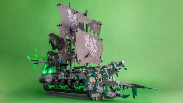 JMBrickLayer Ghost Ship The Flying Dutchman 40001 Review