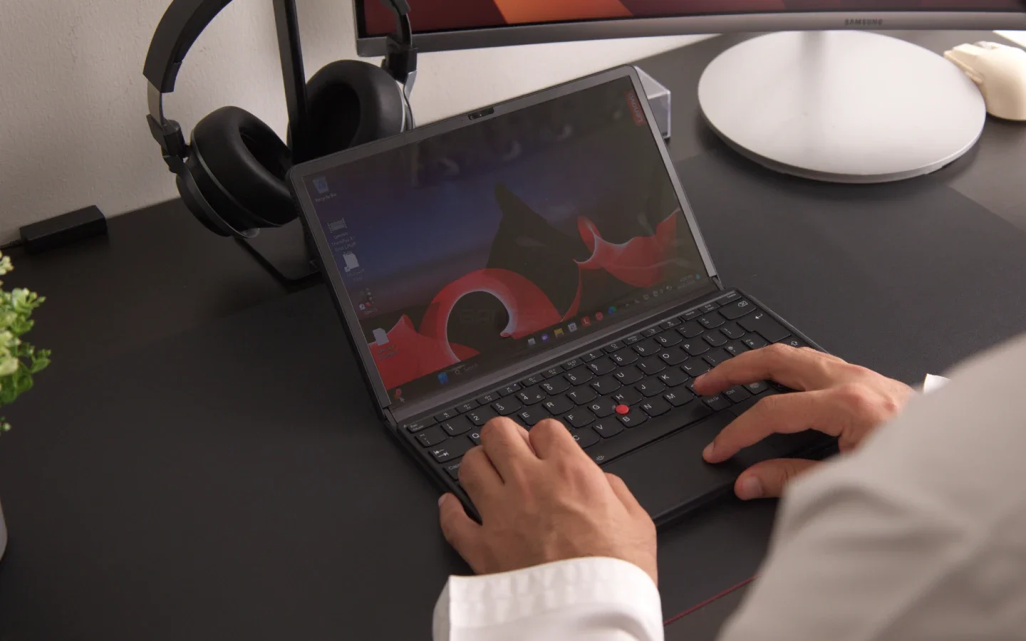 Lenovo ThinkPad X1 Fold 16 Review