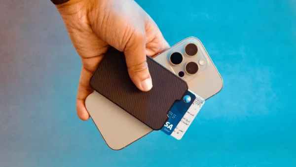 BENKS ArmorGo Magnetic Wallet Stand Review