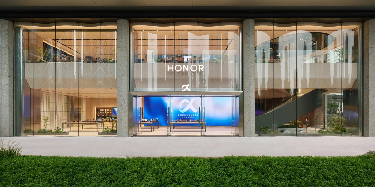 HONOR ALPHA Flagship Store Launches in Shenzhen