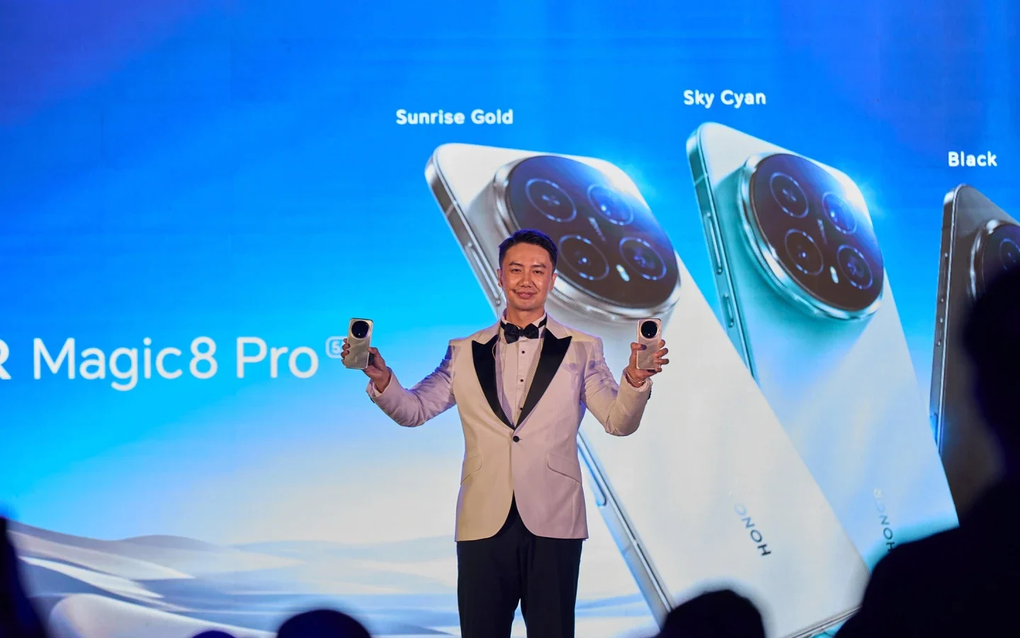 Debo Zhang Discusses the Magic8 Pro and the Future of AI Innovation