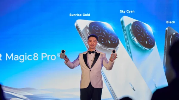 Debo Zhang Discusses the Magic8 Pro and the Future of AI Innovation