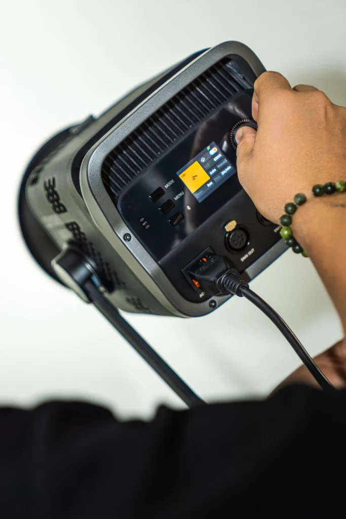 Godox LITEMONS LE600Bi Review