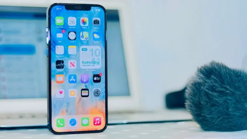 How to apply 3D spatial wallpapers on your iPhone in iOS 26