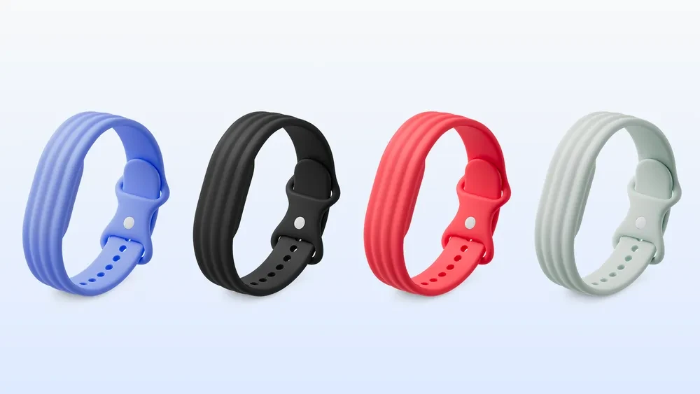 Fitbit Air vs WHOOP 5.0 screenless fitness tracker comparison