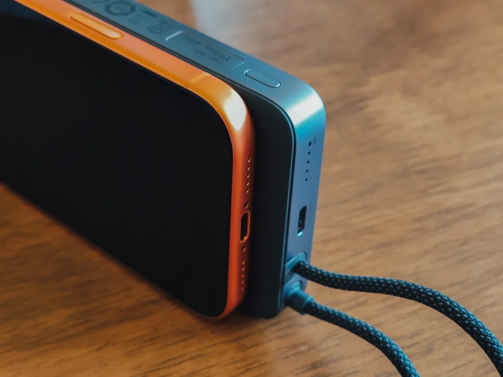 5 UGREEN Charging Accessories to Consider for Your Next iPhone 19 UGREEN Charging Accessories - UGREEN MagFlow Magnetic Power Bank 10,000mAh 25W