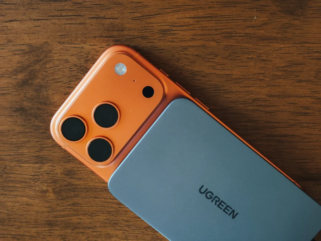 5 UGREEN Charging Accessories to Consider for Your Next iPhone 20 UGREEN Charging Accessories - UGREEN MagFlow Magnetic Power Bank 10,000mAh 25W
